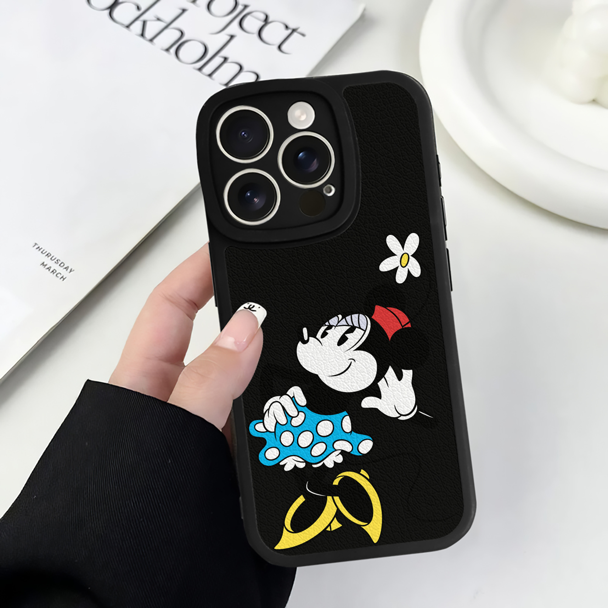 （画像用） ミッキーマウス Mickey Mouse 【iPhone 16シリーズ対応】シリコンスマホケース（レザー調） 材質：シリコン